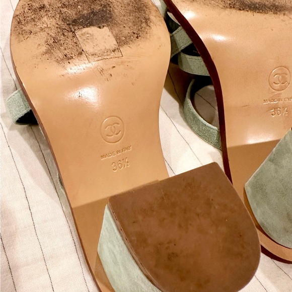 Chanel CC Logo Suede Slides - Picture 13 of 13